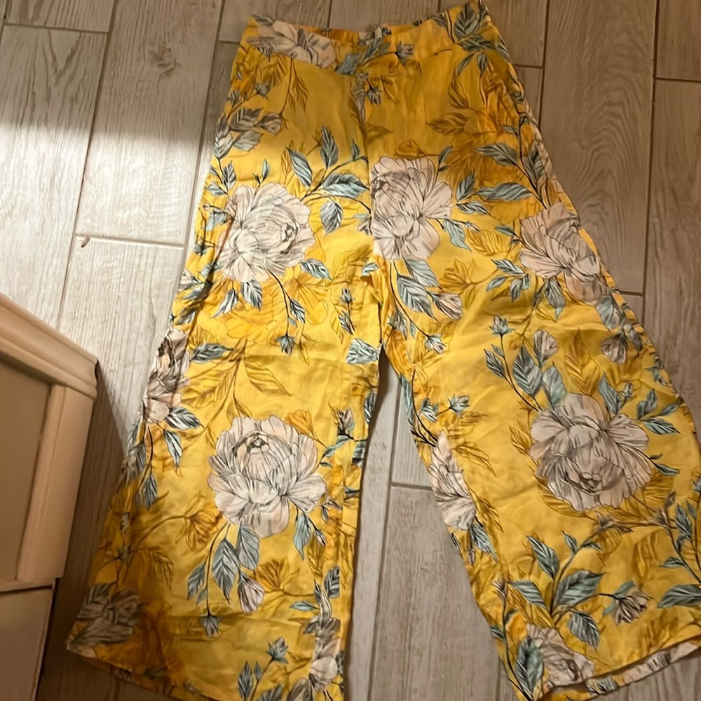 Nicole Miller 100% linen cropped pants sz SM- worn once